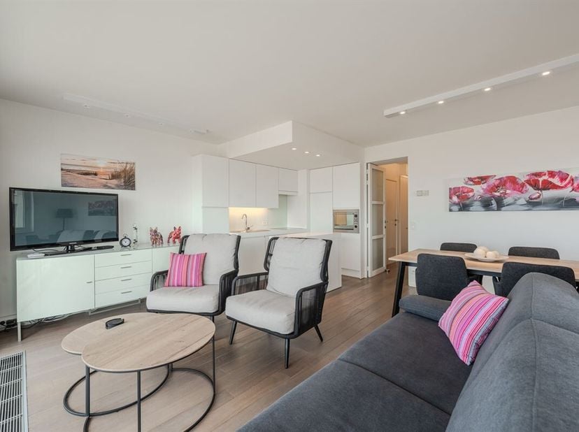 Appartement dangle prêt à emménager avec 2 chambres et vue frontale sur mer à vendre dans la Résidence Fashion !<br />
Situé au troisième étage de la