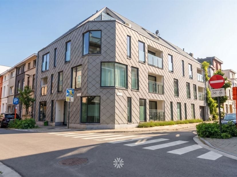 GHENT - Smidsestraat 163 : Vous êtes à la recherche d'un appartement meublé, lumineux et prêt à être loué dans un excellent emplacement à Gand ? Ce bi