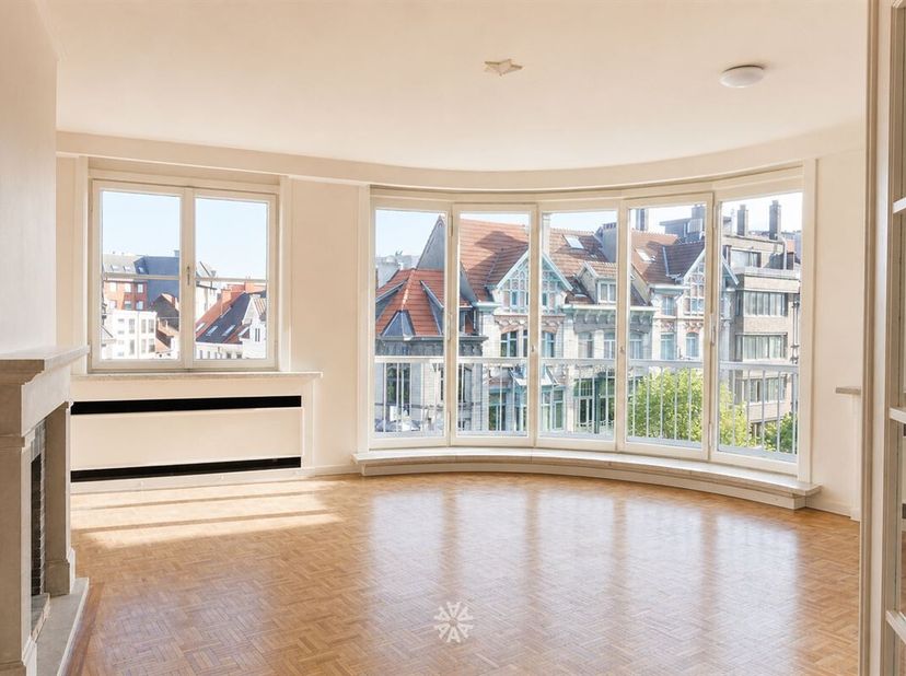 GHENT - Koningin Astridlaan : Vous êtes à la recherche d'un appartement lumineux à louer près de la gare de Gand-Saint-Pierre ?  Dans ce cas, lisez vi