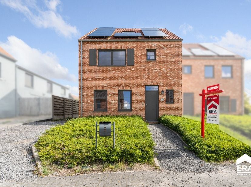 [[ CE BIEN PARTICIPE À LA JOURNÉE MAISONS OUVERTES ERA LE 13/6 DE 16:00 À 17:00 ]] À vendre : maison semi-ouverte moderne à Zoutleeuw, située dans un