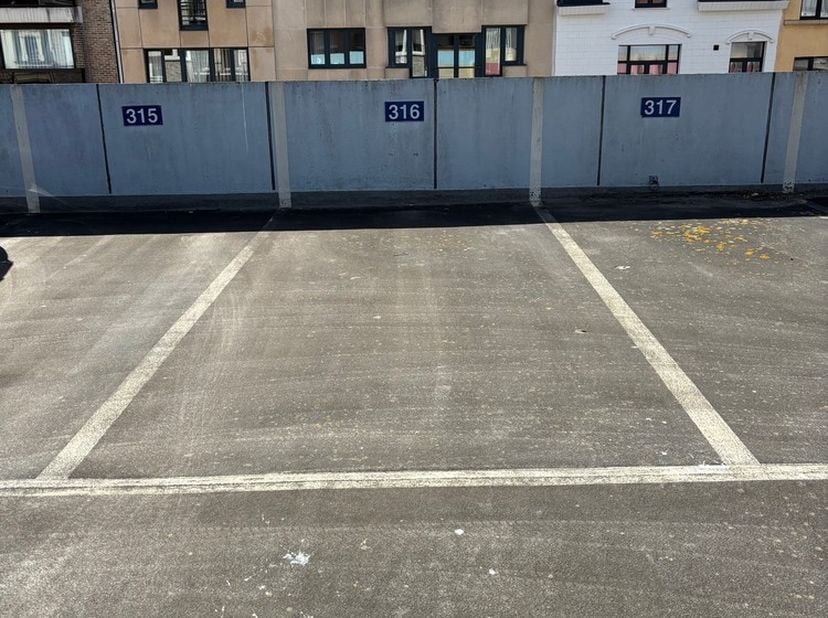 Garage te huur in Torhoutsesteenweg 66,
                    8400 Oostende