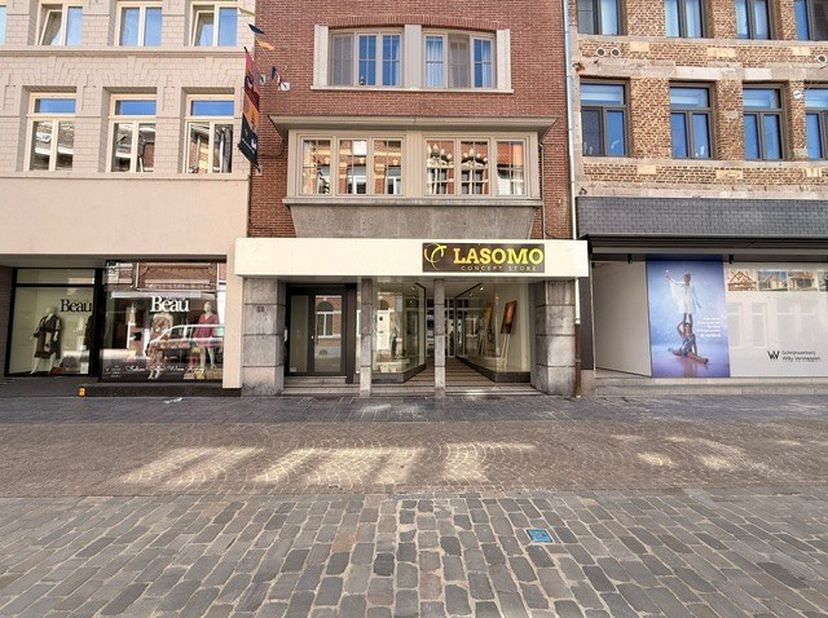 Bien professionnel à louer
                    à 3680 Maaseik