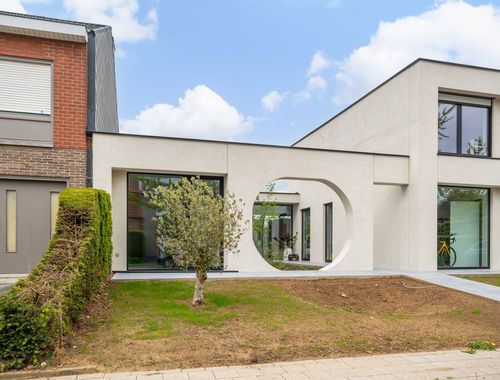                                         Bâtiment commercial à louer à Moorsele, € 450
