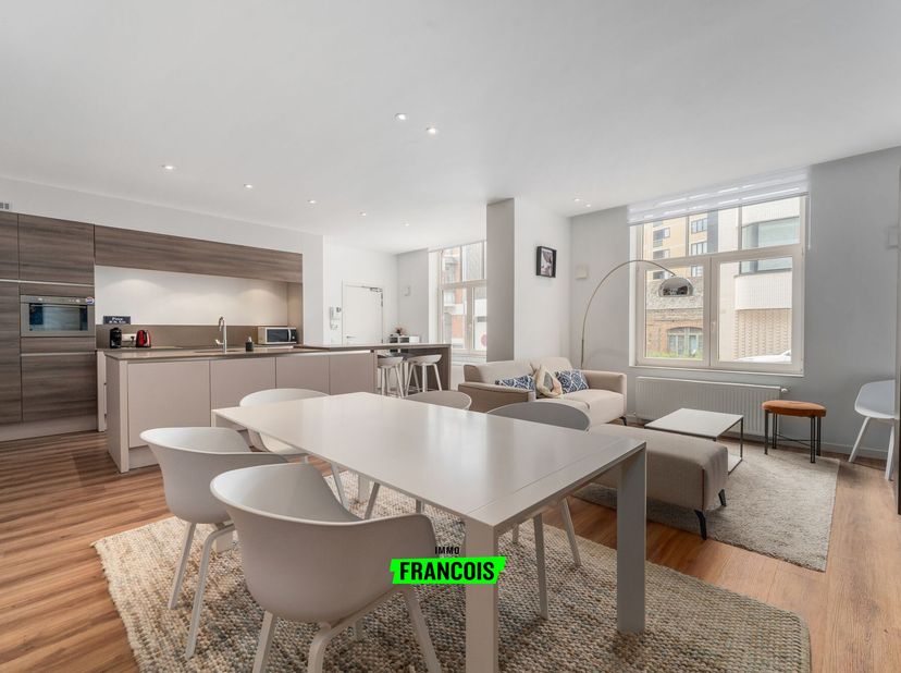 Découvrez cet exceptionnel appartement de plain-pied au cur de Blankenberge ! Situé IJzerstraat 18, ce logement élégant fait partie dune résidence à t