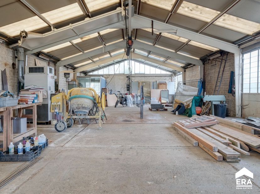 Te koop: handelspand in Sint-Lambrechts-Herk, ideaal gelegen voor werkplaats of opslagruimte. Voor meer informatie ga naar https://www.era.be/nl/te-ko