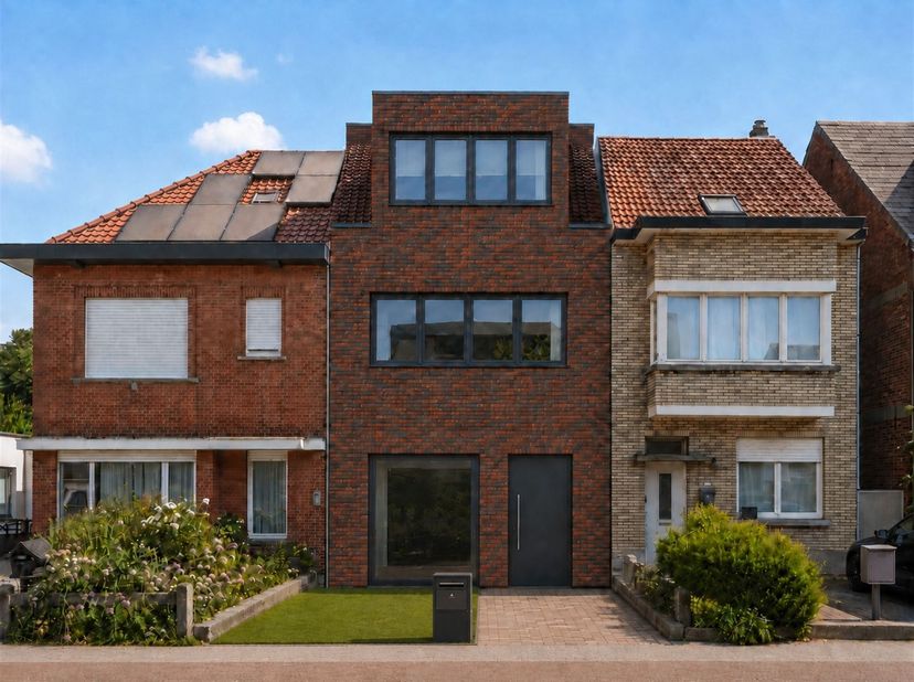 Deze nieuwbouwwoning (in afwerkingsfase) met mooie gevelsteen, ligt in de Sint-Lambertuslaan (zone 30), één van de mooiste lanen van het rustige Muize
