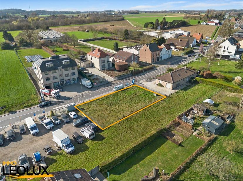 Immo Leolux vous propose ce beau terrain à bâtir à Meise ! Ce beau terrain de 531m² offre d'excellentes possibilités pour votre future maison de rêve.