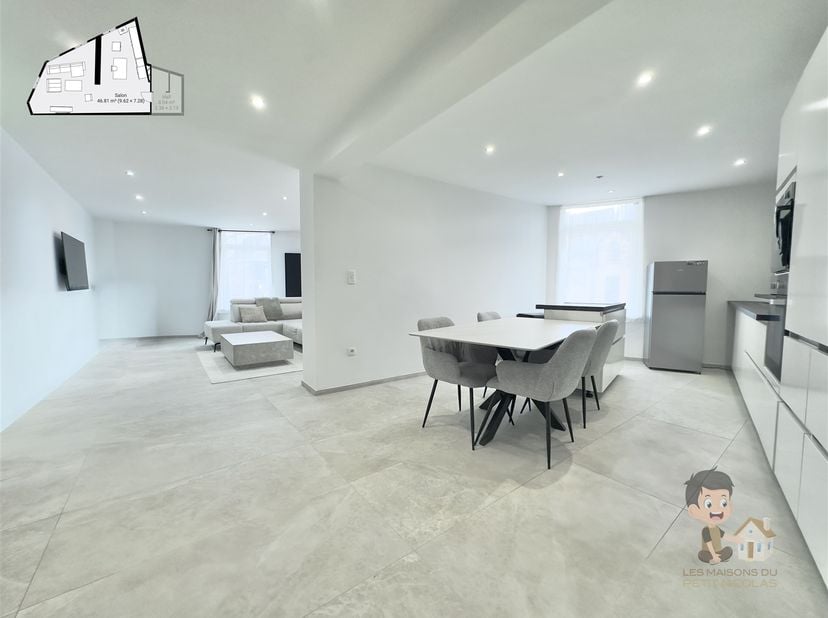 Duplex entièrement rénové avec commerce en activité <br />
<br />
Emplacement idéal : en face des transports en commun, de commerces (sandwicheries,
