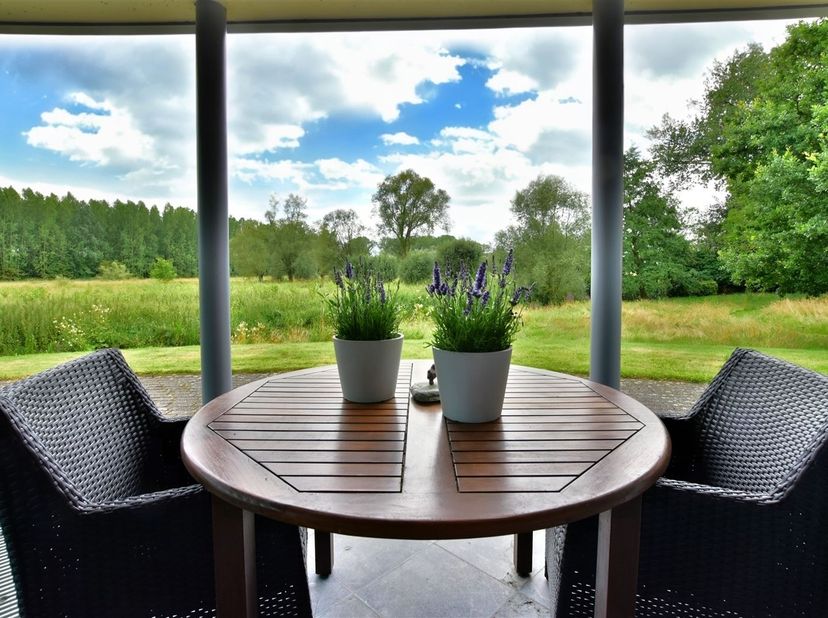 Uitzonderlijke woning te huur in het landelijke Denderbelle<br />
<br />
Welkom in deze prachtige en rustig gelegen woning in centrum Denderbelle. D