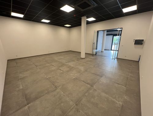                                         Handelszaak te huur in Courcelles, € 900
