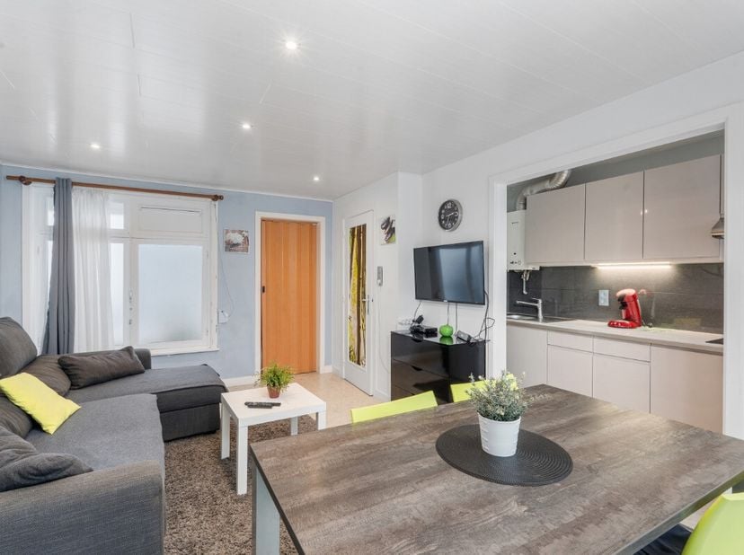De Panne: 1-slaapkamerappartement op enkele meters van zee Op zoek naar een appartement aan zee? Dit gemoderniseerde 1-slaapkamerappartement is ideaal
