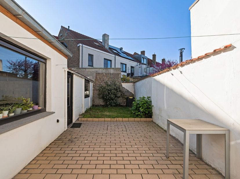 [[ ER WERD EEN OPTIE GENOMEN OP DIT PAND. ]] Te koop: mooi onderhouden gezinswoning in de Leffingestraat, Oostende, gelegen in een groene en residenti
