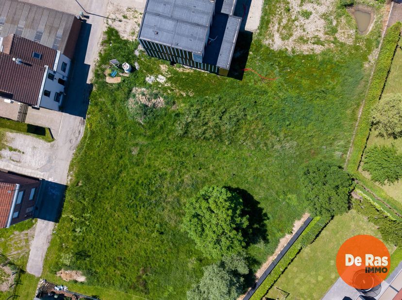 EREMBODEGEM - Bouwgrond, geschikt voor halfopen bebouwing, in een uiterst rustige straat op een perceel van 4a67ca (lot 3 op het verkavelingsplan).<br