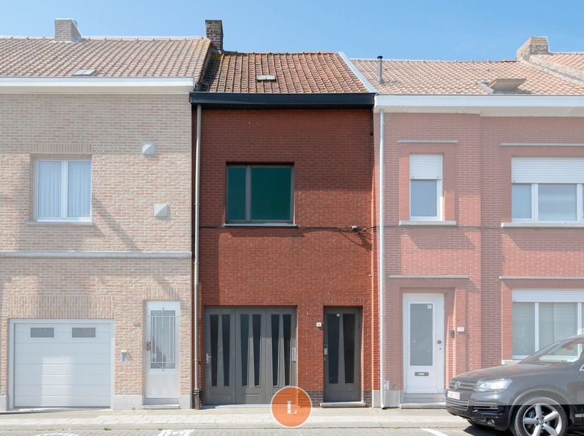 Deze goed onderhouden woning biedt een uitstekende basis voor wie op zoek is naar een woning die naar eigen smaak gerenoveerd kan worden. Dankzij de c
