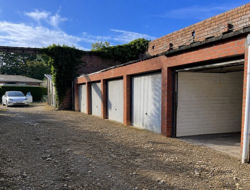                                         Garage te koop in Ieper, € 30.000

