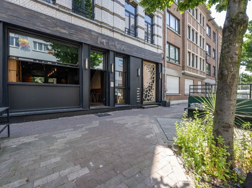 Établissement Horeca d'Exception à Louer au Cœur d'Anvers – Environ 400 m²<br />
Situé sur la prestigieuse Kloosterstraat, l'une des artères les plus