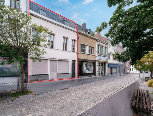                                         Usage mixte à vendre à Péruwelz, € 155.000
