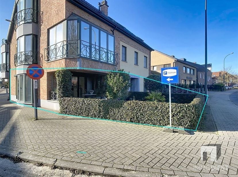 NIEUWE VOORWAARDEN!!<br />
BEL MIJ VOOR EEN BEZOEK<br />
0498 52 64 52<br />
Topappartement in aanbieding in hartje Halen: gelijkvloers appartement  m