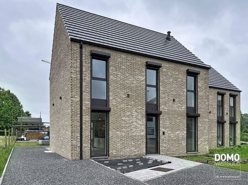 Heeft u interesse? Plan uw bezoek via onze website www.domovastgoed.be<br />
<br />
In een rustige, goed bereikbare woonomgeving in Stokrooie ligt dez
