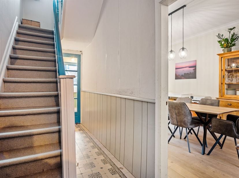 Zéér charmante woning met 2 slaapkamers en tuin op aangename locatie! <br />
<br />
Ligging: Deze instapklare woning is gunstig en centraal gelegen