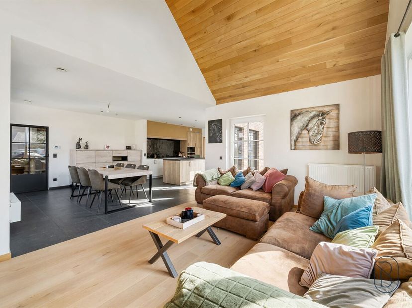 À vendre : villa individuelle récente, calme et économe en énergie, avec garage, jardin et panneaux solaires<br />
Dans un environnement calme, découv