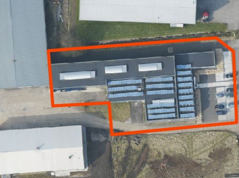 Instapklare bedrijfsruimte met kantoren, hal en zonnepanelen in Laakdal<br />
<br />
Te koop: een functioneel en energie-efficiënt bedrijfsgebouw van
