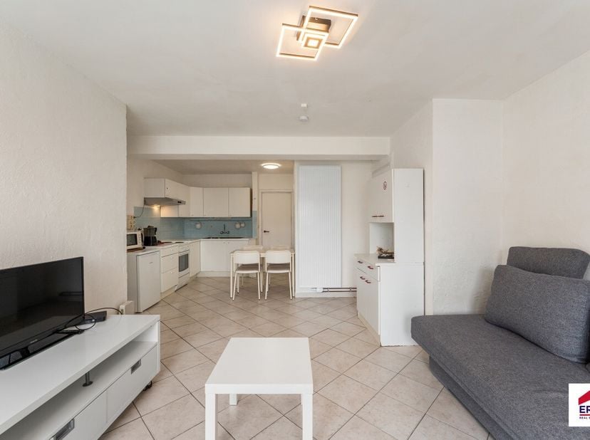 Te koop: verzorgd appartement in het centrum van Koksijde, op korte wandelafstand van zee, duinen en openbaar vervoer. Dit appartement, gelegen in een