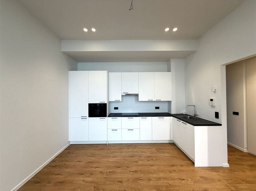 Gerenoveerd 1-slaapkamerappartement aan de Scheldekaaien!<br />
Ligging: Het appartement bevindt zich in een prachtig gebouw gelegen in hartje Antwerp