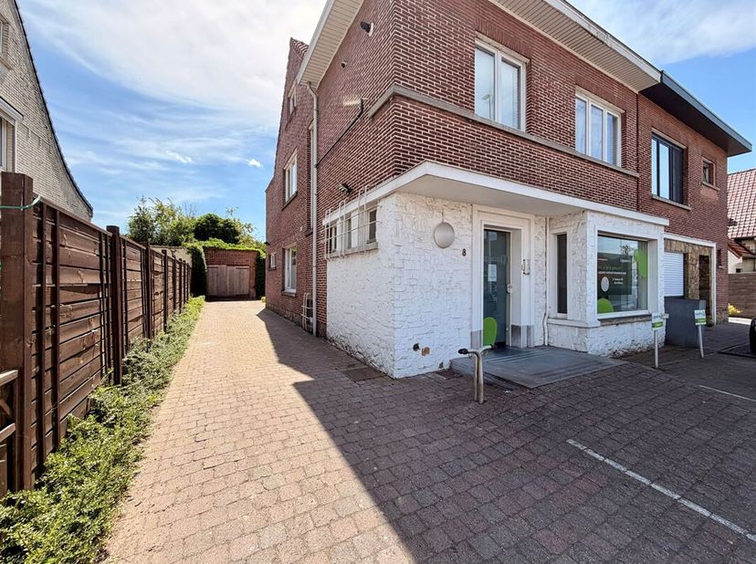 Bien professionnel à vendre
                    à 9100 Sint-Niklaas