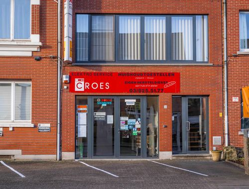                                         Handelsgelijkvloers te huur in Borsbeek, € 1.600
