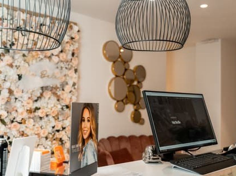 TER BESCHIKKING STELLING OP DAGBASIS<br />
<br />
In dit stijlvolle schoonheidssalon in het centrum van Gavere is er een praktijk/consultatieruimte be