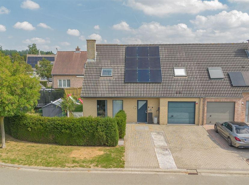 Instapklare HOB met garage op top-locatie in Oudegem | bezoekdag op 05/09 op afspraak<br />
Instelprijs (bieden vanaf): 459.000,00 euro<br />
Deze e