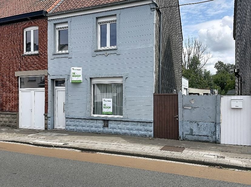 Deze woning is gelegen op een grondoppervlakte van 519 m² en bestaat uit: hall - living - keuken - badkamer - toilet - veranda - berging - terras - tu