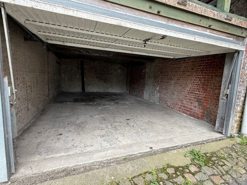 Garage à louer
                    à 8840 Staden