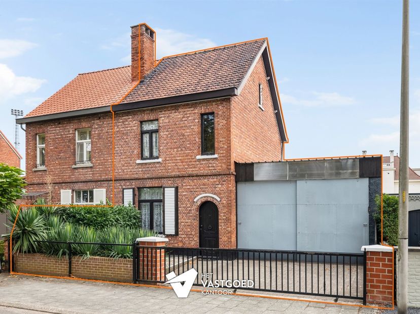 Te renoveren karaktervolle woning met 3 slaapkamers uiterst rustig gelegen op een perceel 3a60ca te Beringen-Mijn.<br />
<br />
Belangrijkste troeve