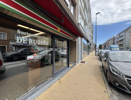                                         Rez-de-chaussée commercial à vendre à Mariakerke, € 140.000
