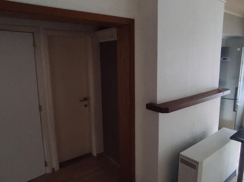 2 slaapkamer appartement op de eerste verdieping. <br />
Het zonnige appartement is gelegen in de August Vermeylenstraat in een rustige wijk, Meiboom