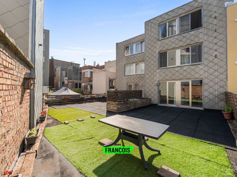 Cet appartement unique et spacieux de plain-pied est situé sur la Koninginlaan à Blankenberge, dans un emplacement extrêmement central et pratique. À