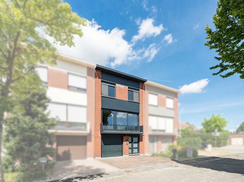 Energiezuinige bel etage woning met 3 slaapkamers gelegen in een groene omgeving<br />
<br />
Ontdek deze recent gerenoveerde en energiezuinige woni