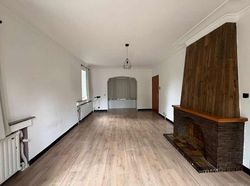 Ruime woning met tuin nabij het centrum van Genk. Voor meer informatie ga naar: https://www.era.be/nl/te-huur/genk/huis/ruime-woning-met-tuin-op-goede