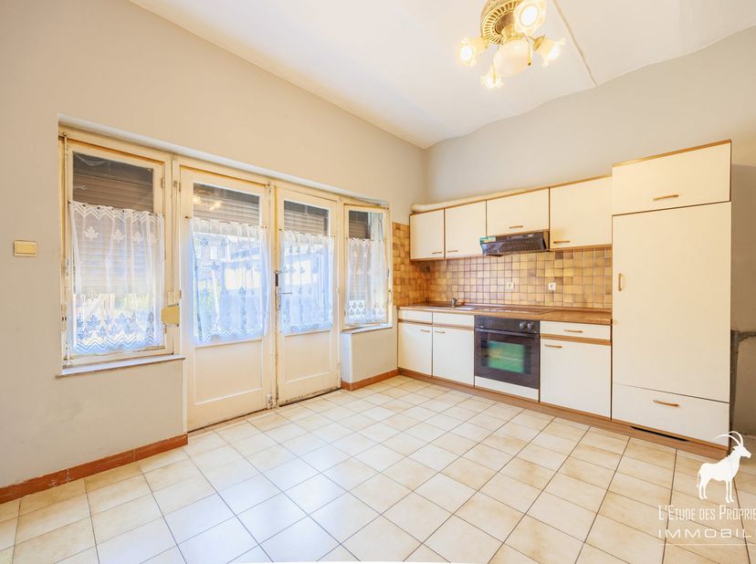 Referentie Agentschap: V6031-1825<br />
*** VIRTUEEL BEZOEK: https://envisite.net/vtour/fr/mfowt5/frame ***<br />
Ontdek deze charmante woning gelegen
