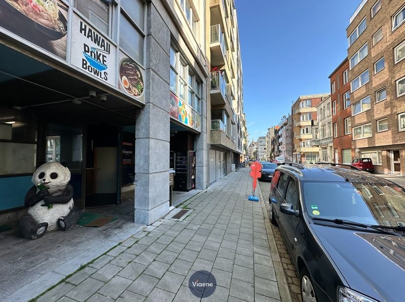 Handelsgelijkvloers voor horeca - centraal gelegen aan de Jachthaven tegenover de Mercator en nabij het Stadhuis, het station en de Kapellestraat - op