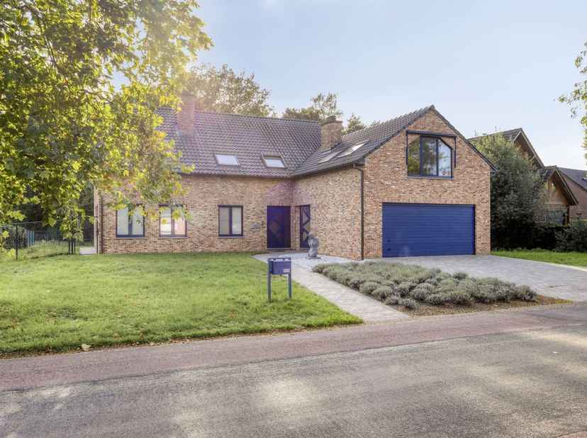 Huis te koop in De Hoef 12,
                    3530 Helchteren