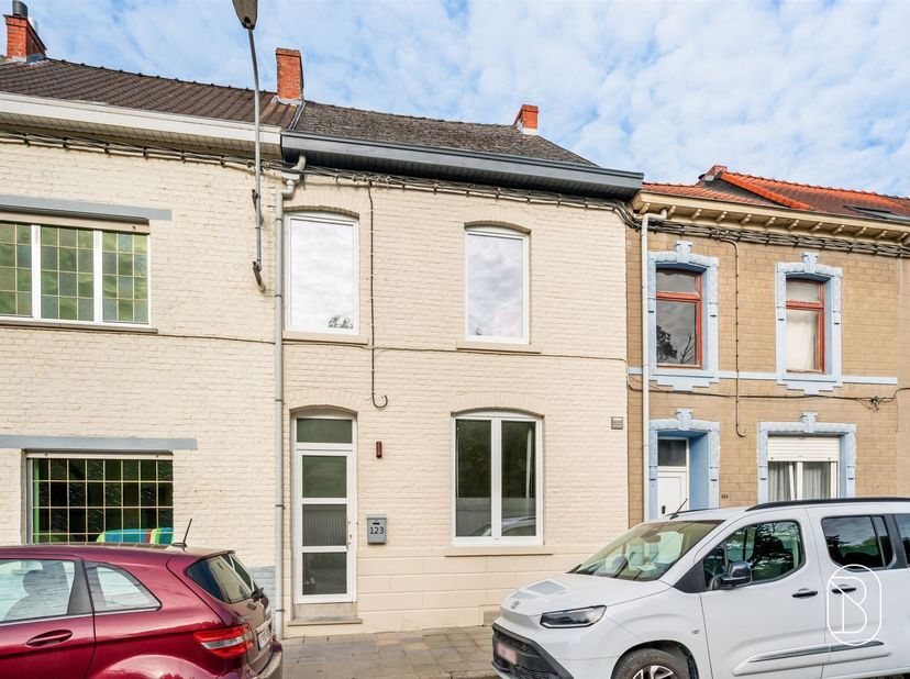 Superbe maison entièrement rénovée avec goût, offrant confort, espace et potentiel, dans un environnement calme à Lessines.<br />
<br />
Dès l’entré