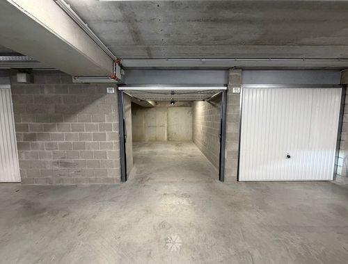                                         Garage à louer à Ledeberg, € 160
