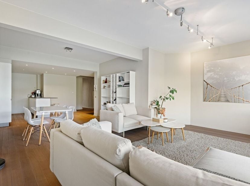 Appartement te koop in Van Eycklei 24,
                    2018 Antwerpen