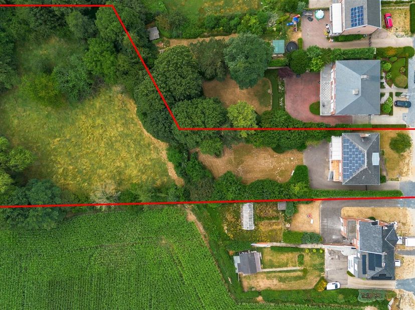 Exclusief wonen op een toplocatie, grenzend aan natuurgebied De Kevie. Deze karaktervolle villa met een bewoonbare oppervlakte van 231 m² combineert r
