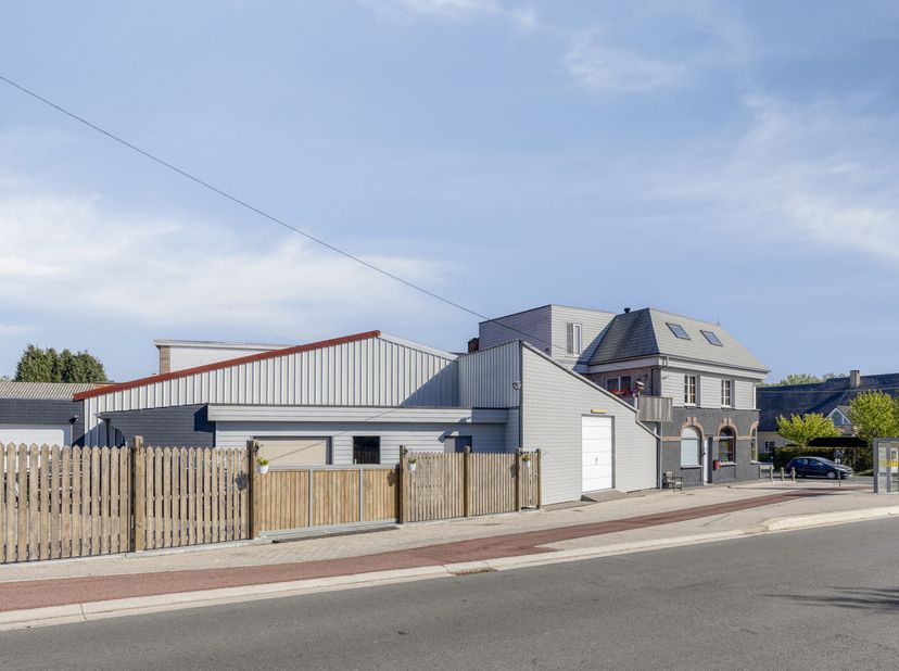 Bedrijfsvastgoed te koop in Steenweg 226,
                    9572 Sint-Martens-Lierde