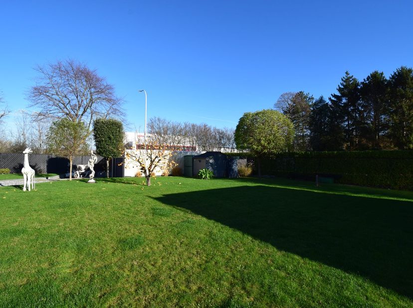 Zellik Bremveld 1 A : &amp;nbsp;In een residentieel gelegen verkaveling &amp;nbsp;(bouw)grond van 7 are 83 ca voor een viergevelwoning te koop. De grond heeft