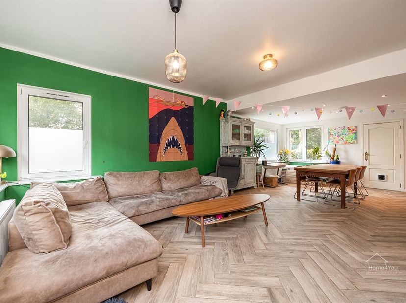 Instapklare halfopen bebouwing met 3 à 4 slaapkamers, garage en zonnige westtuin op toplocatie in Kontich<br />
<br />
Op een uitstekende locatie in
